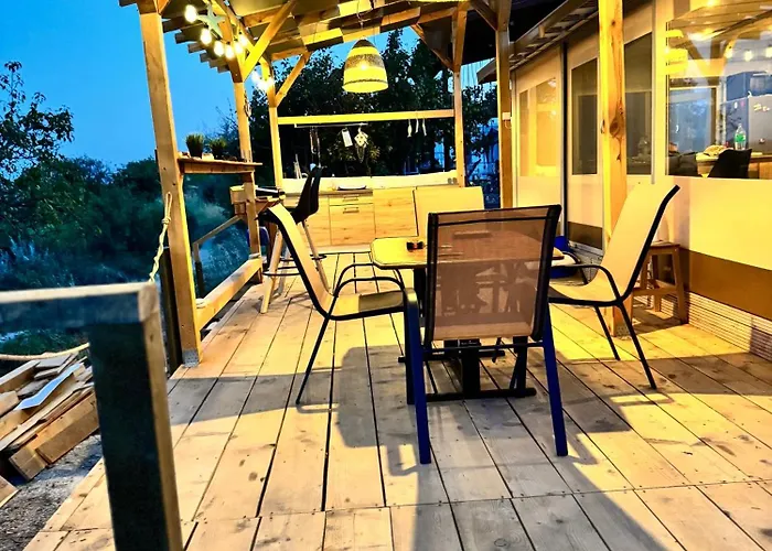 Karavana Tropicana Кемпинг