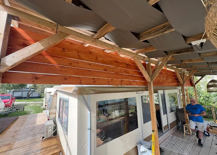 Karavana Tropicana Кемпинг